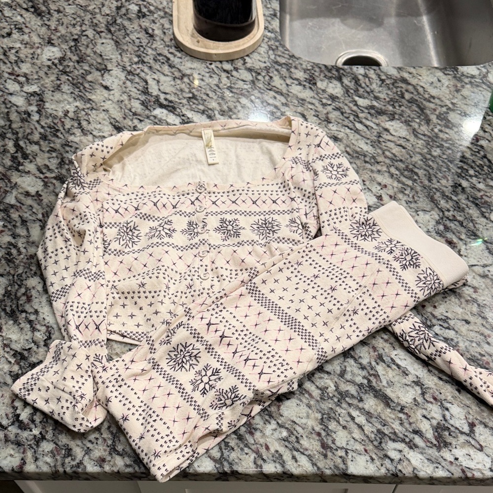 SKIMS Cream and Black Patterned Pajama Set